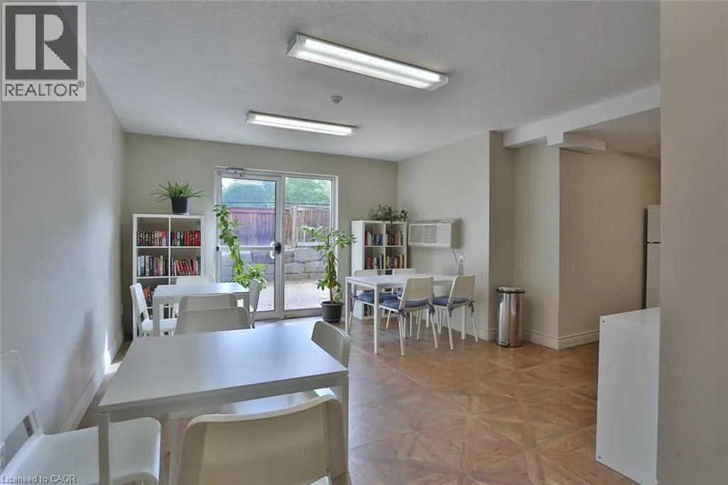 345 BRIARMEADOW Drive Unit# 206, #206