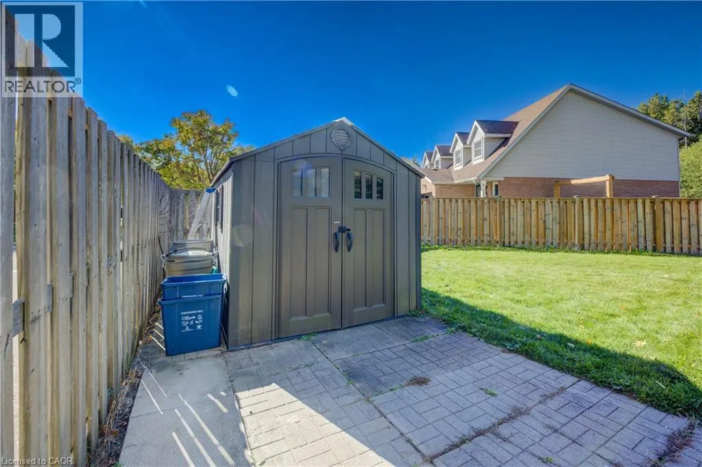24 CAPRICE Court