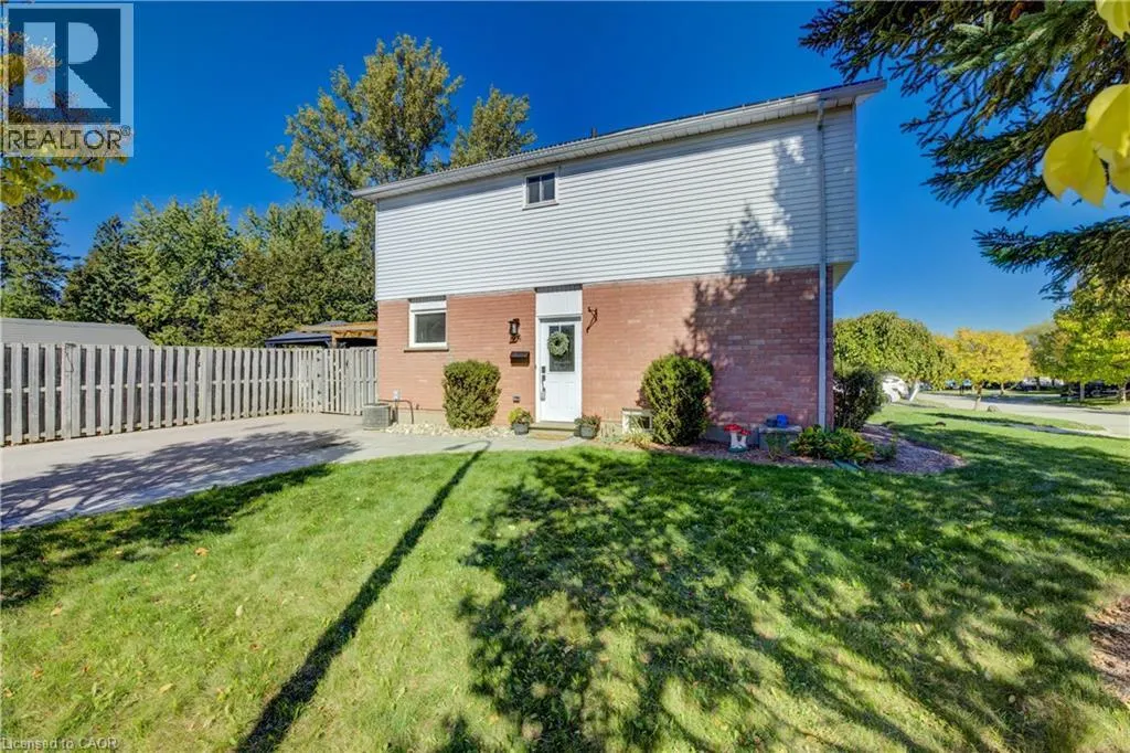 24 CAPRICE Court