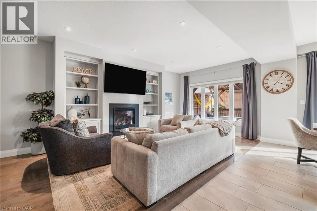 346 MOORLANDS Crescent