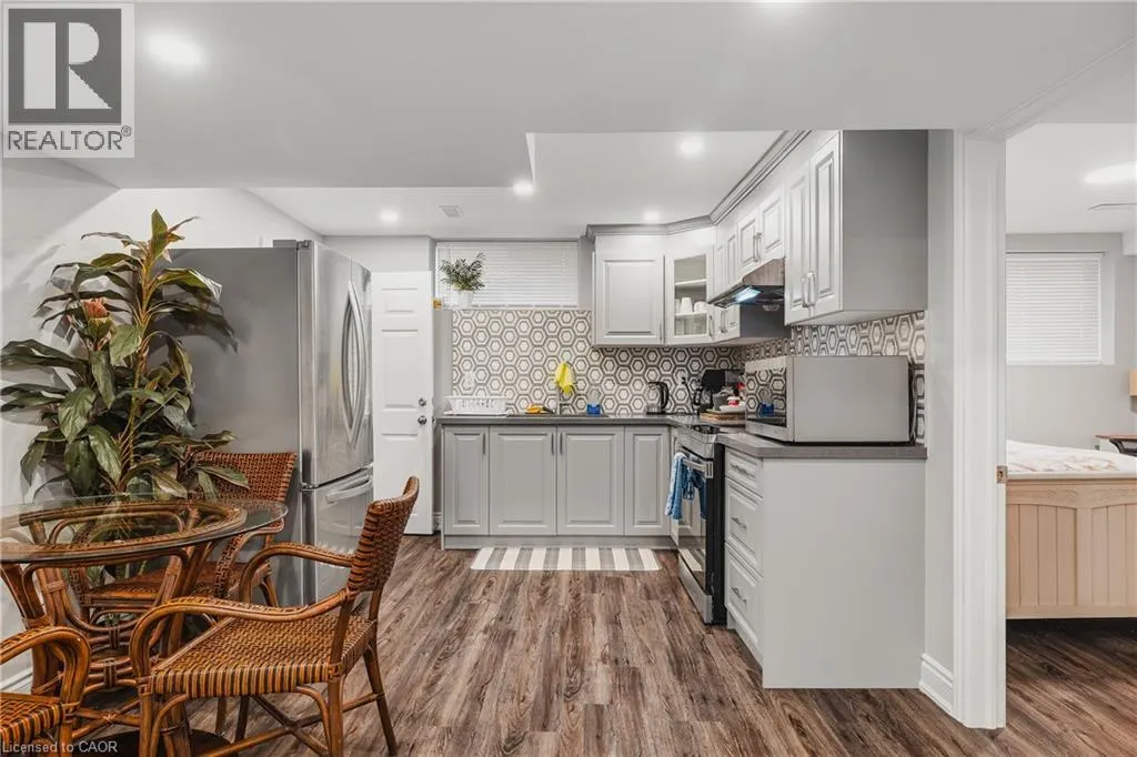 346 MOORLANDS Crescent