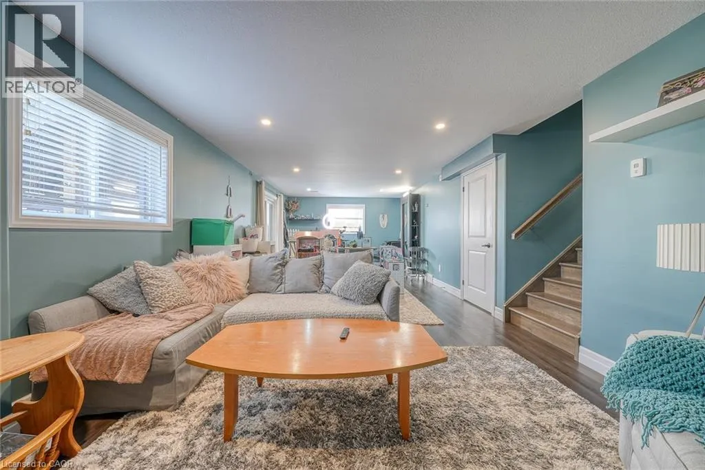 35 PEGGY Avenue