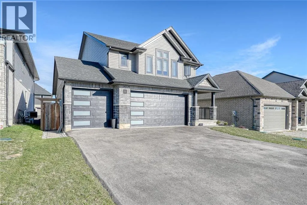 35 PEGGY Avenue