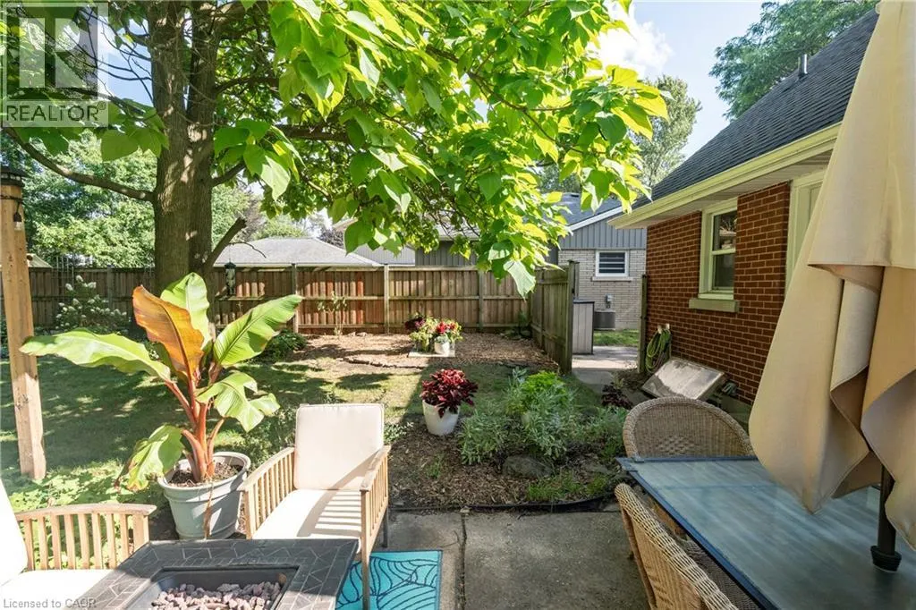 110 ELLIS Crescent S