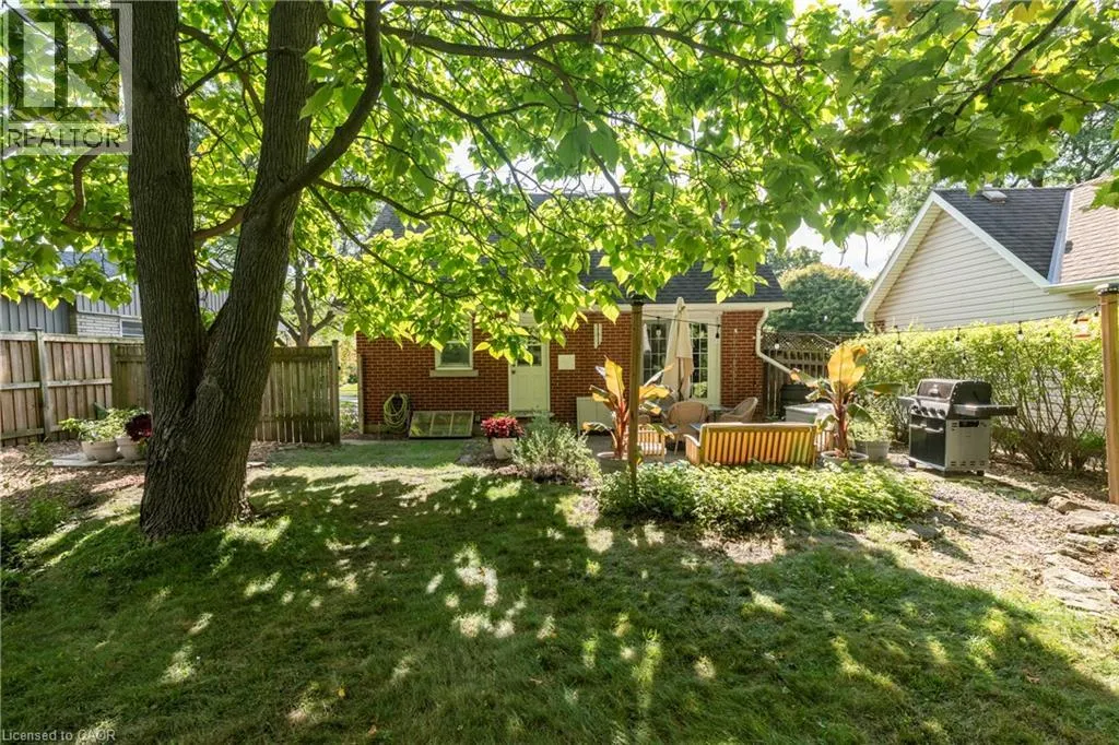 110 ELLIS Crescent S