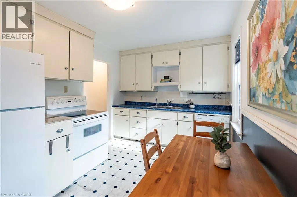 110 ELLIS Crescent S