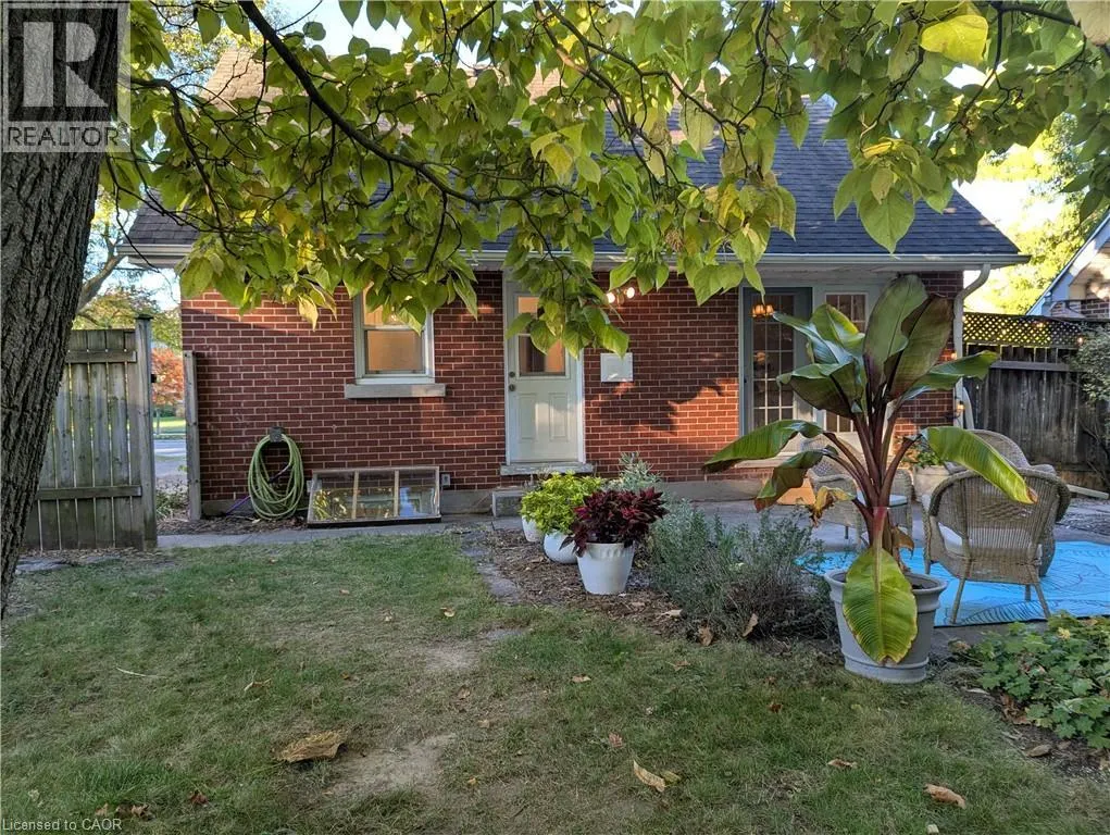110 ELLIS Crescent S