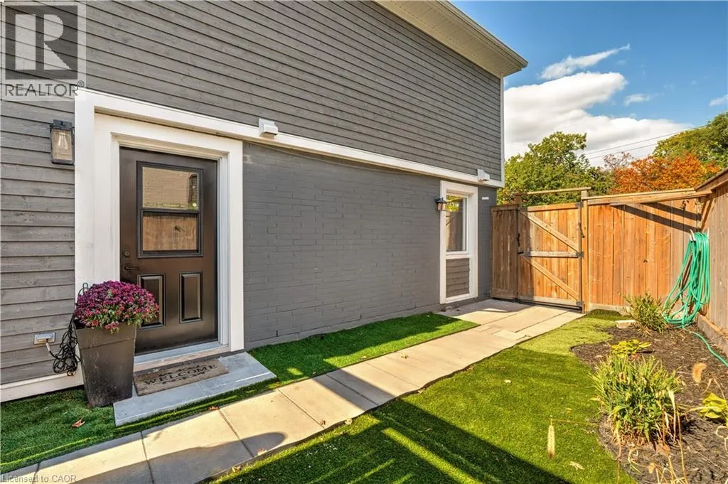296 KENT Crescent