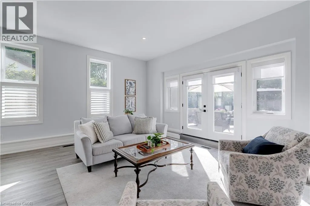 296 KENT Crescent
