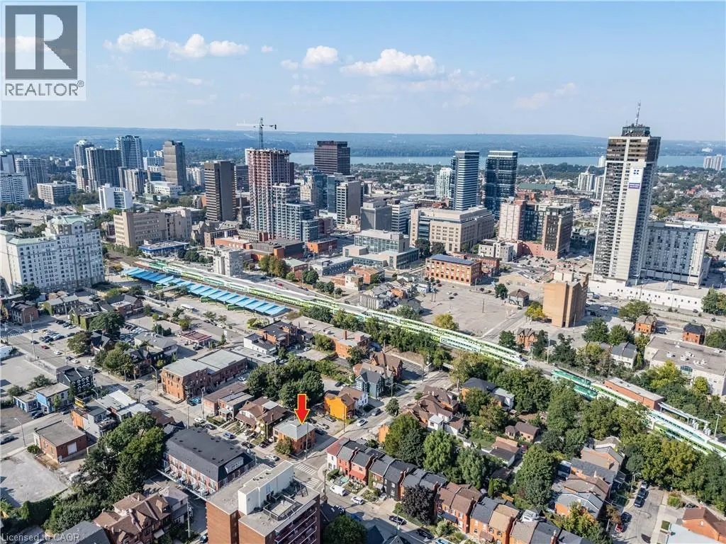 120 CATHARINE Street S