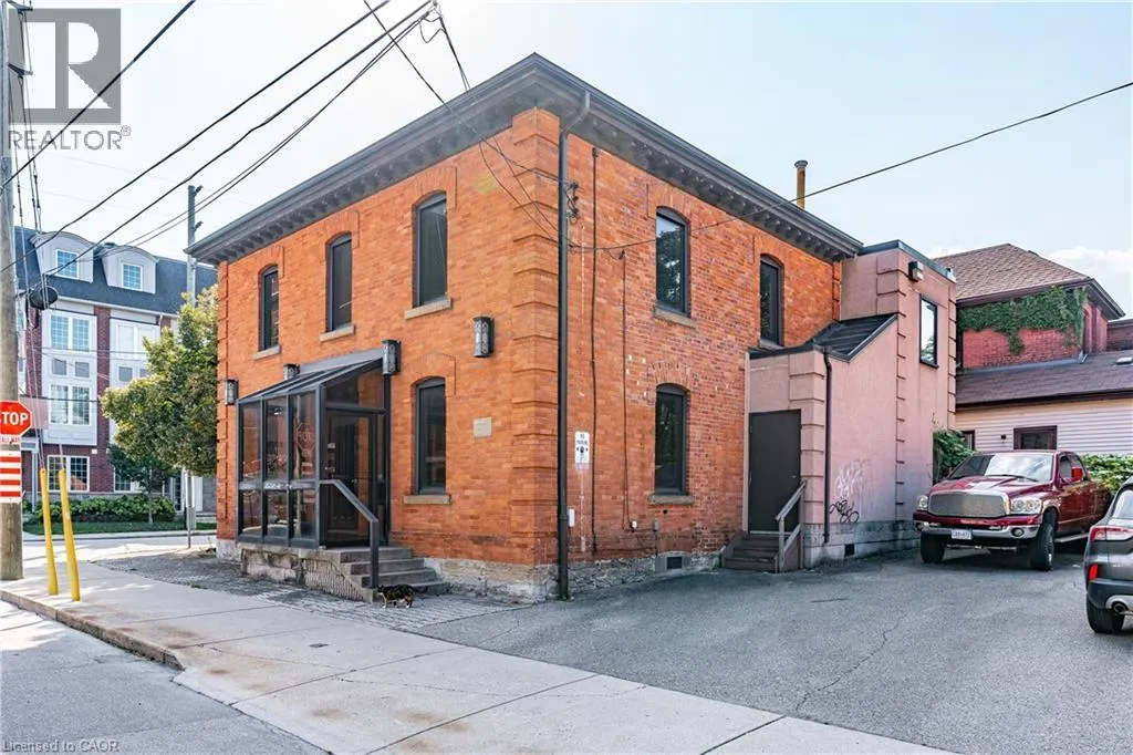 120 CATHARINE Street S