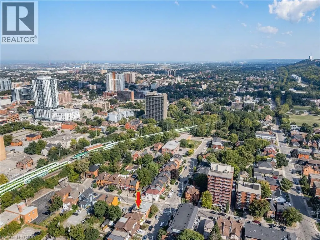 120 CATHARINE Street S