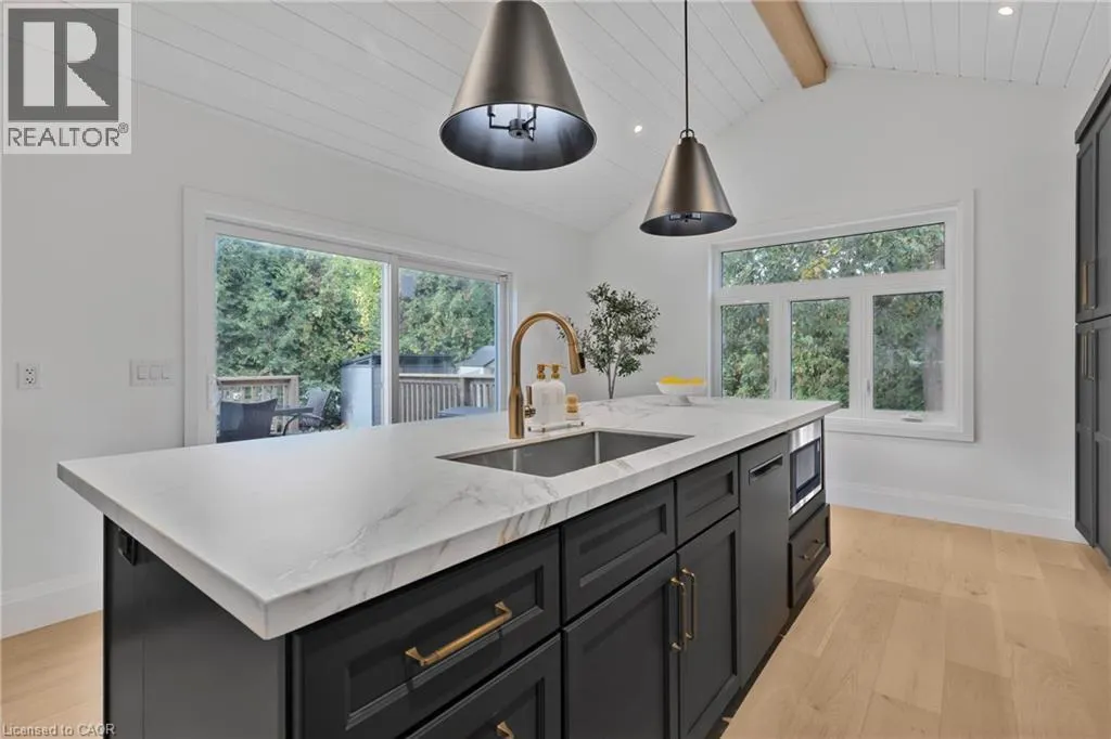 2073 MAPLEWOOD Drive