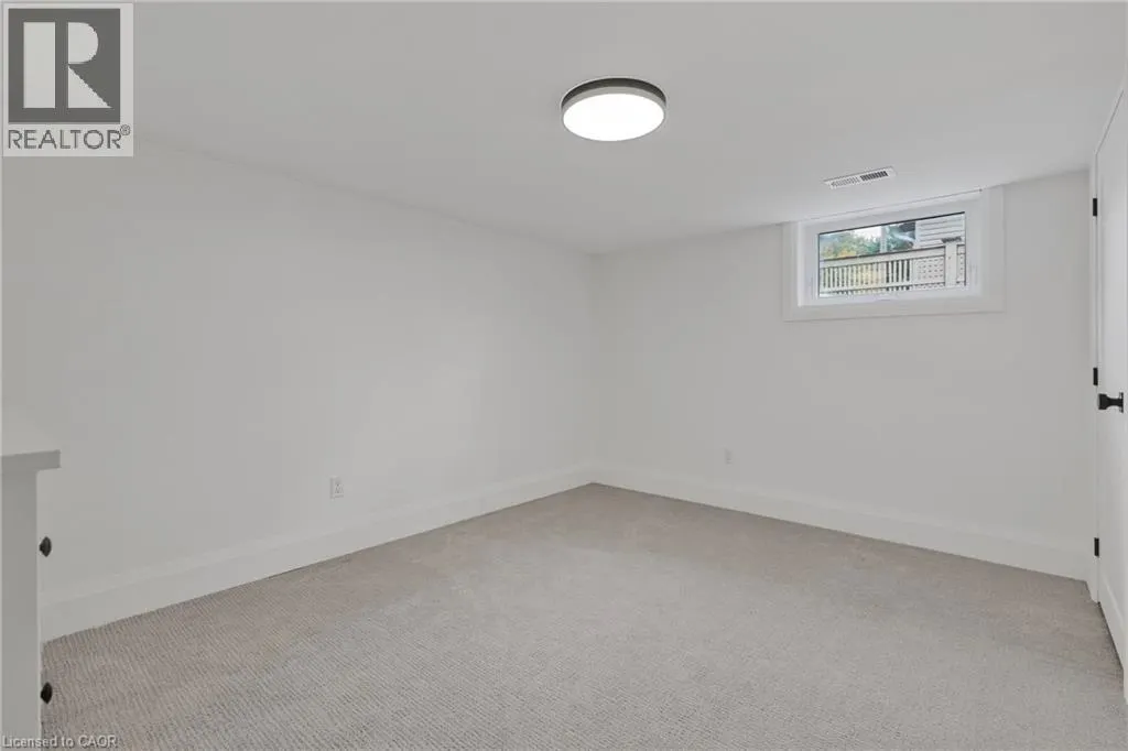 2073 MAPLEWOOD Drive