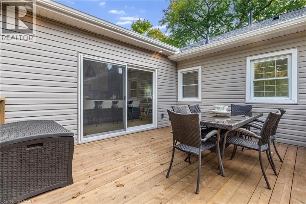 2073 MAPLEWOOD Drive