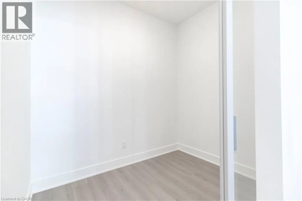 25 WELLINGTON Street S Unit# 909, #909