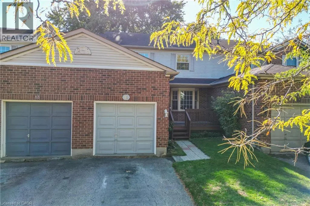 15 HEDGELAWN Drive