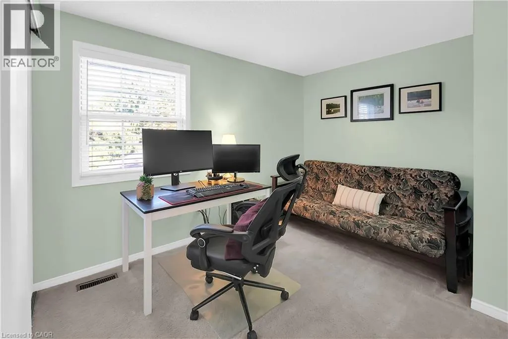 15 HEDGELAWN Drive
