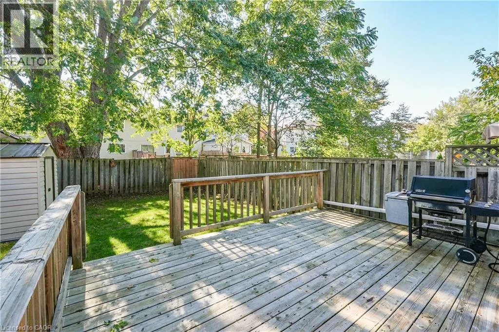 15 HEDGELAWN Drive