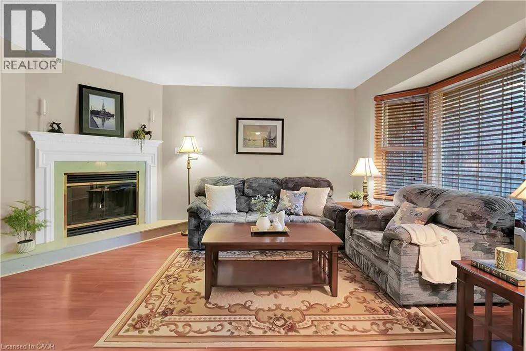 15 HEDGELAWN Drive