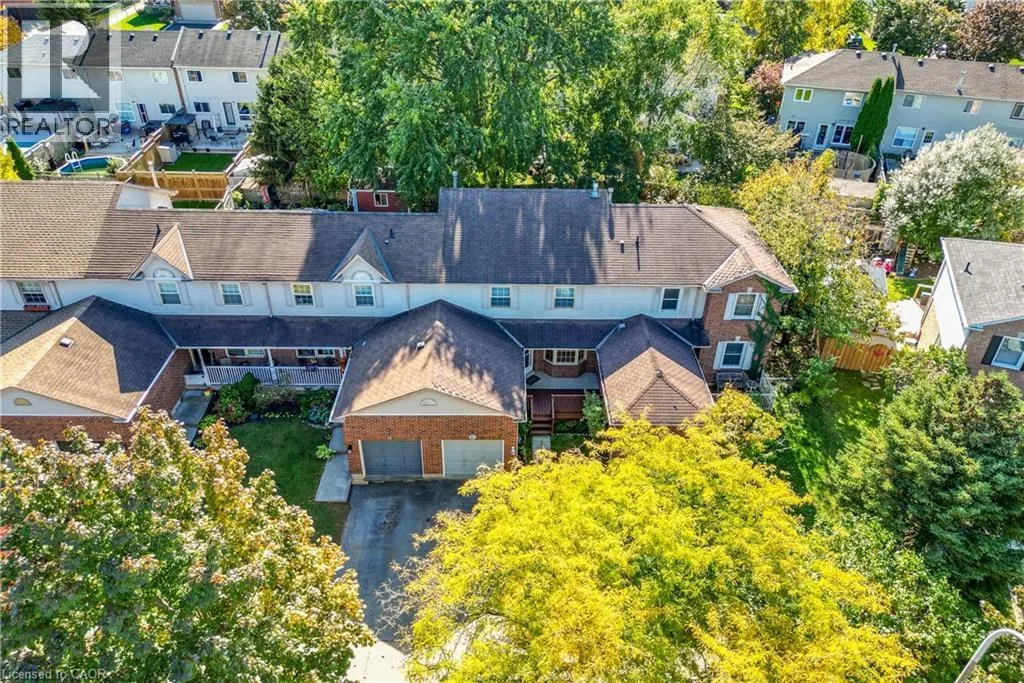 15 HEDGELAWN Drive
