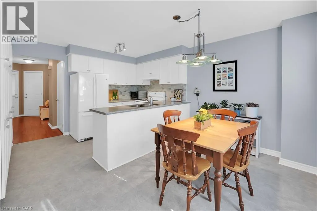 15 HEDGELAWN Drive