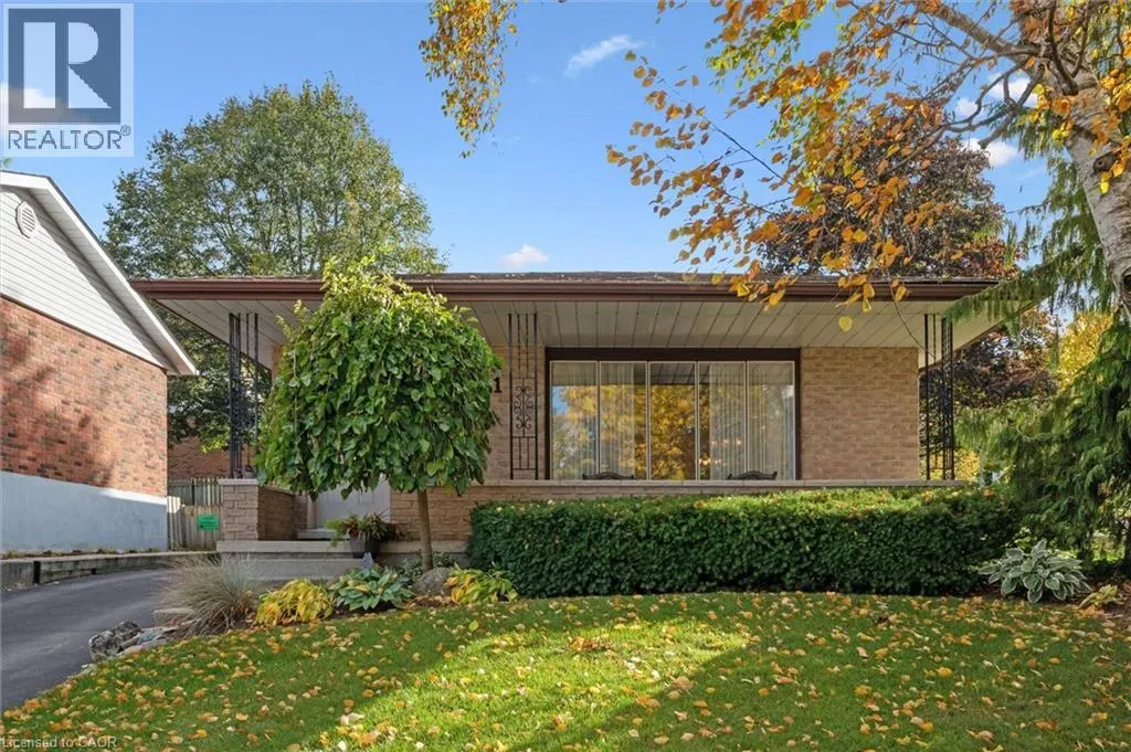 61 SANDSPRINGS Crescent