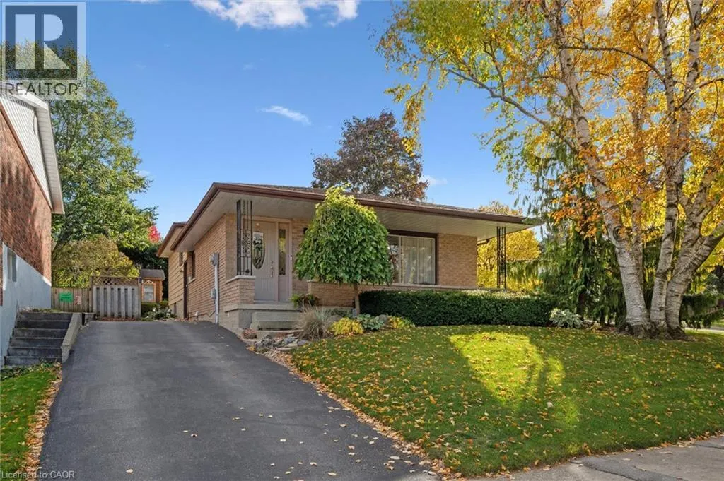 61 SANDSPRINGS Crescent