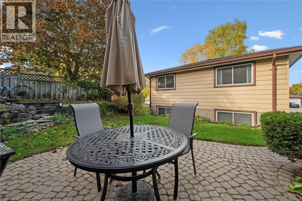 61 SANDSPRINGS Crescent
