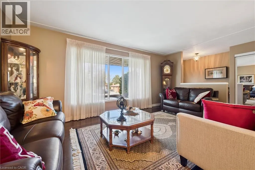 61 SANDSPRINGS Crescent