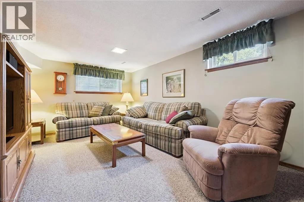61 SANDSPRINGS Crescent