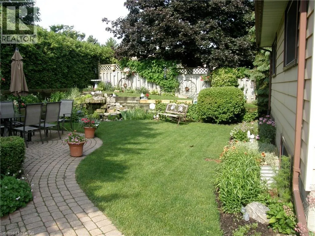 61 SANDSPRINGS Crescent