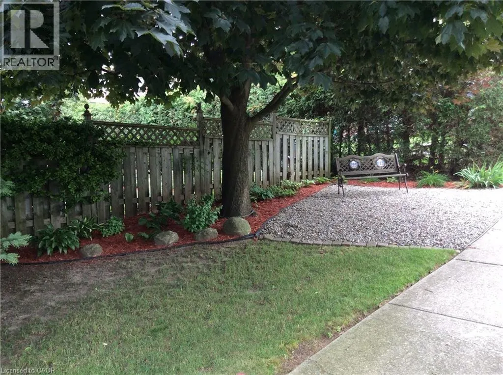 61 SANDSPRINGS Crescent