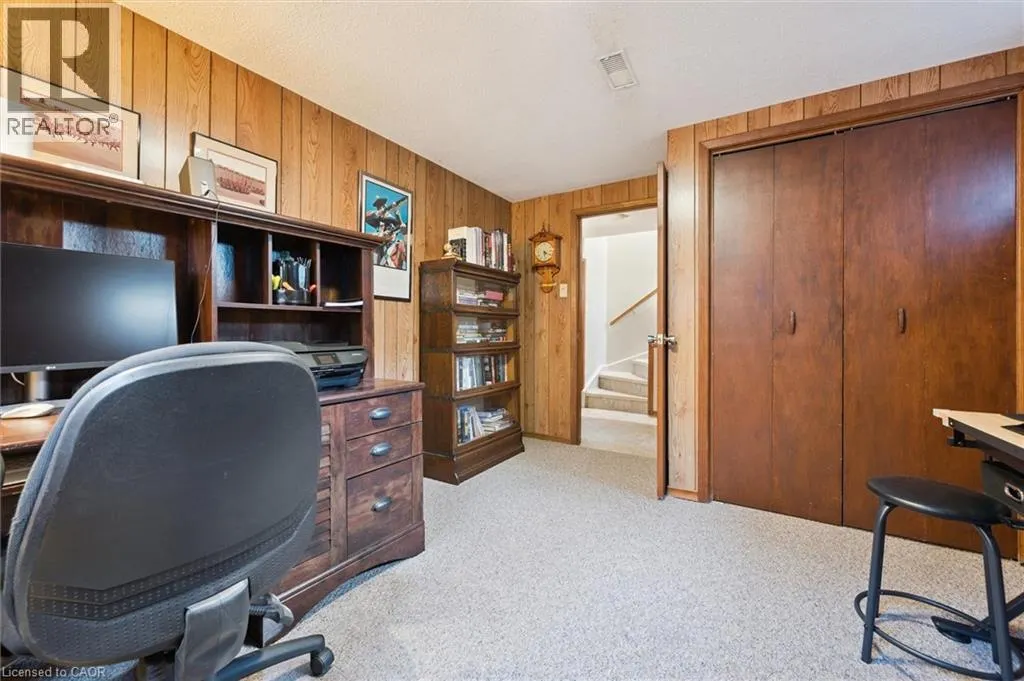 61 SANDSPRINGS Crescent