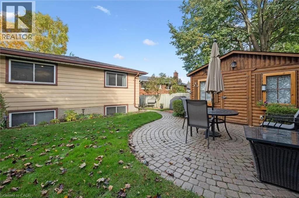 61 SANDSPRINGS Crescent