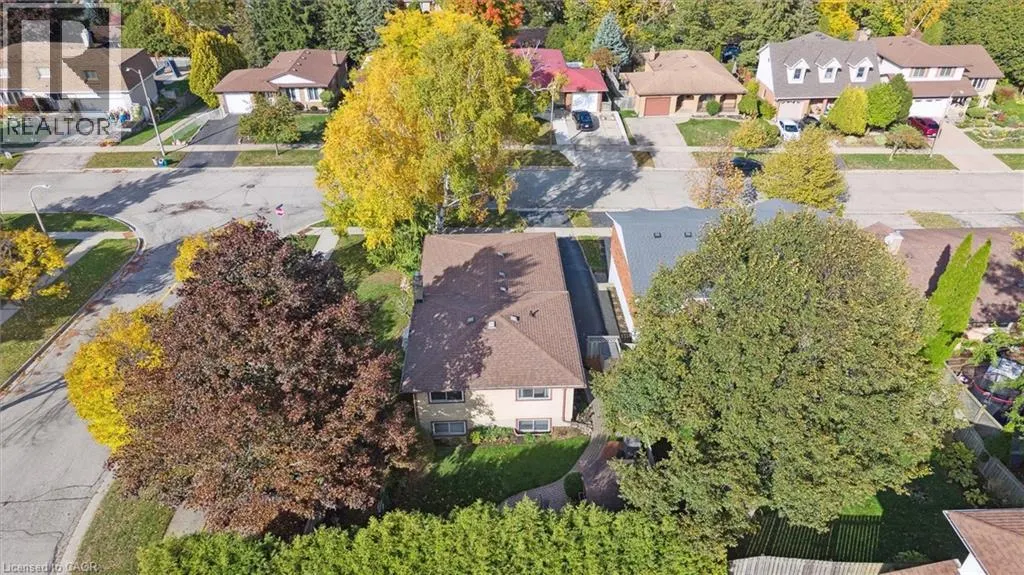 61 SANDSPRINGS Crescent