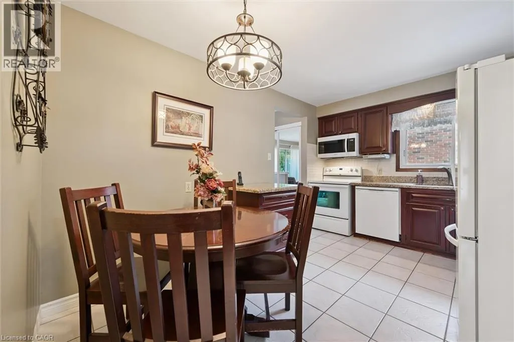 61 SANDSPRINGS Crescent