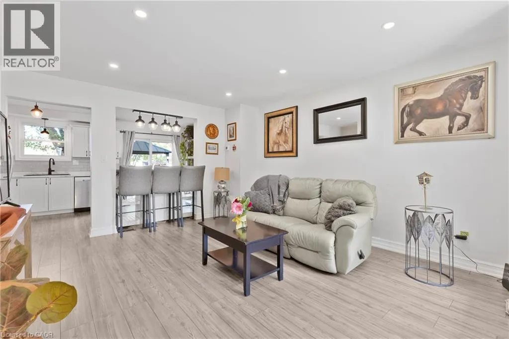 117 GRAYSTONE Crescent