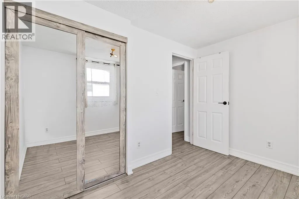 117 GRAYSTONE Crescent