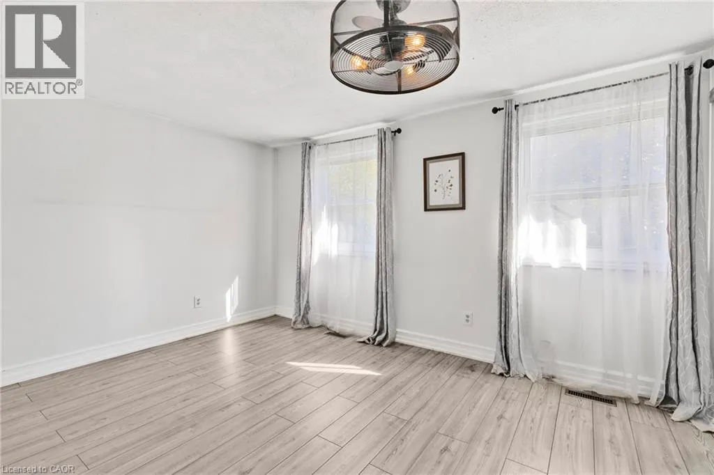 117 GRAYSTONE Crescent