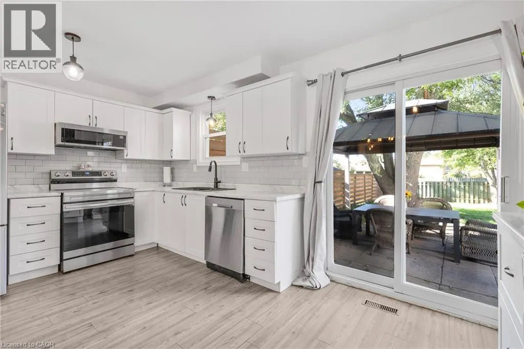117 GRAYSTONE Crescent