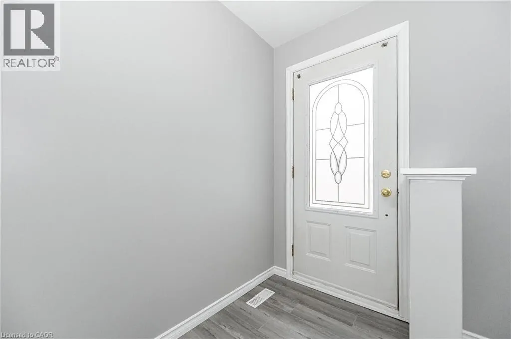 111 CHALMERS Street S