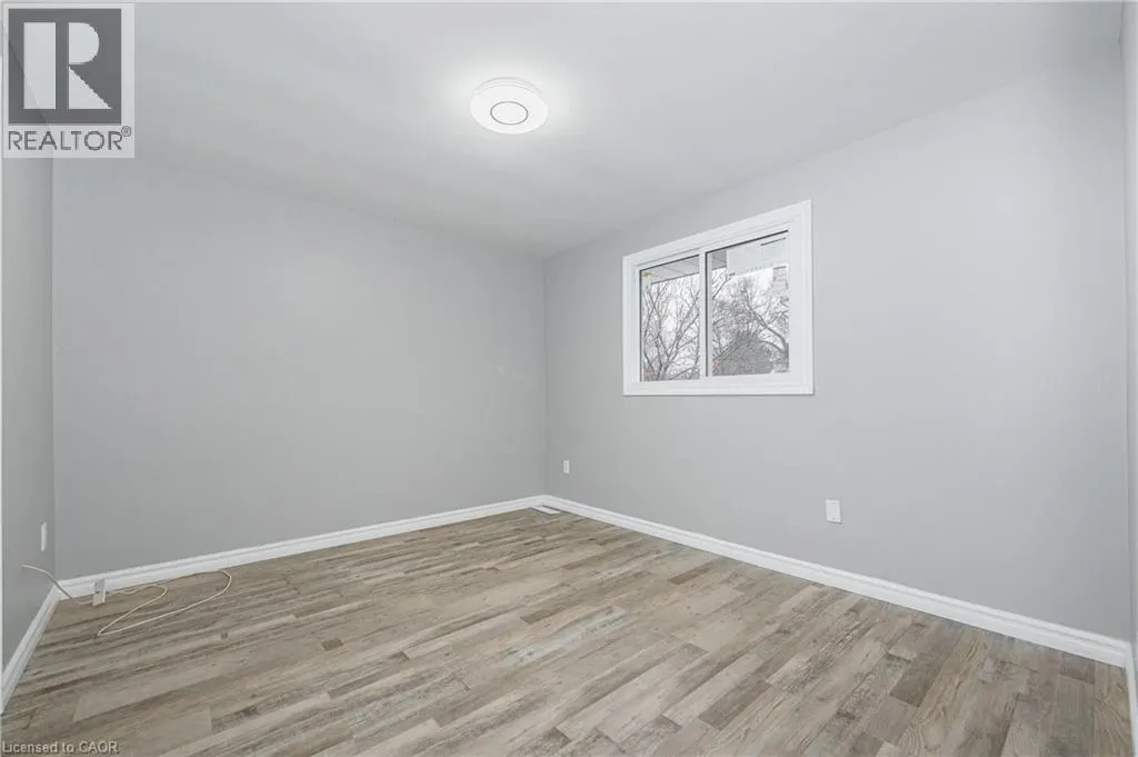 111 CHALMERS Street S