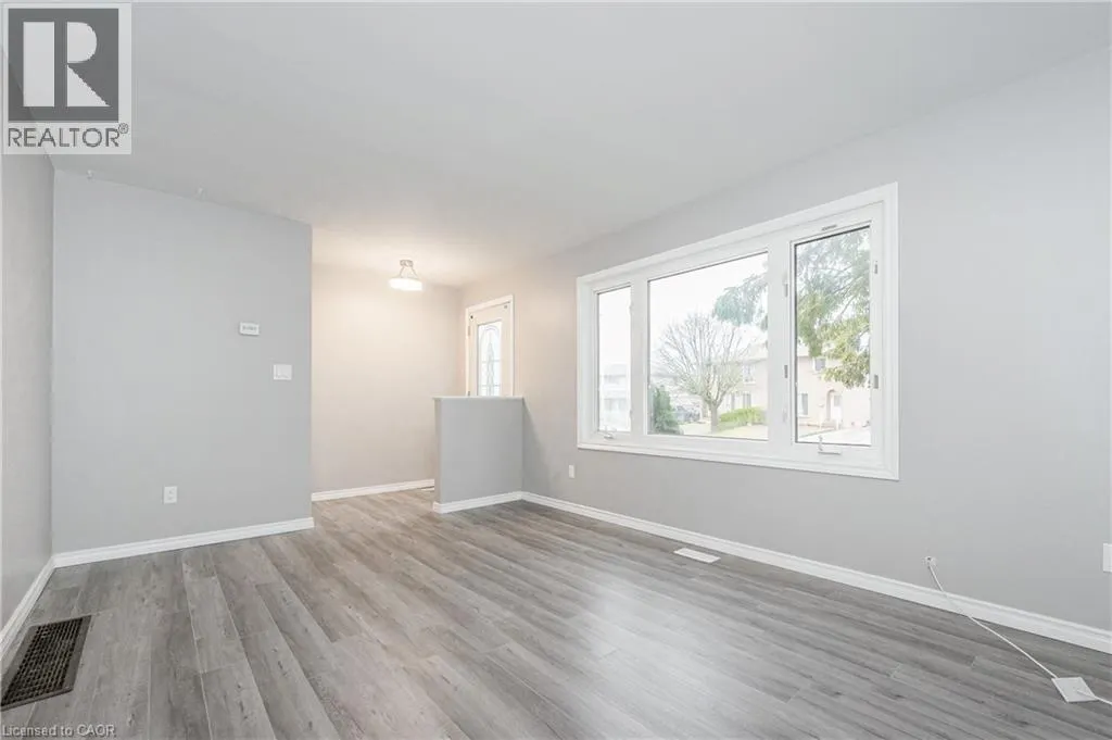 111 CHALMERS Street S