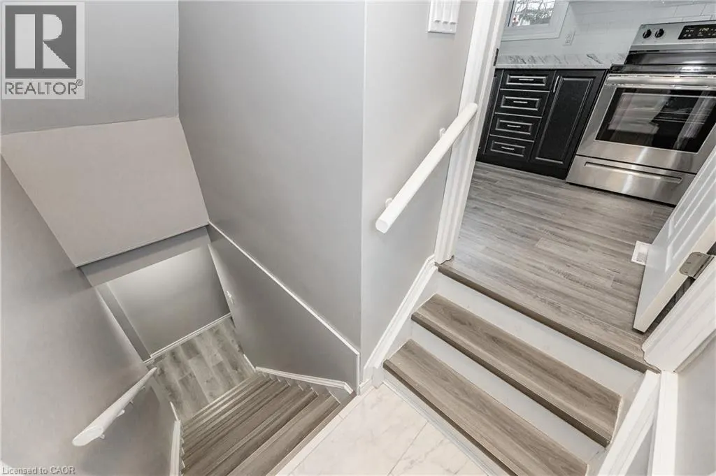 111 CHALMERS Street S