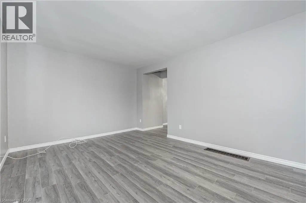 111 CHALMERS Street S