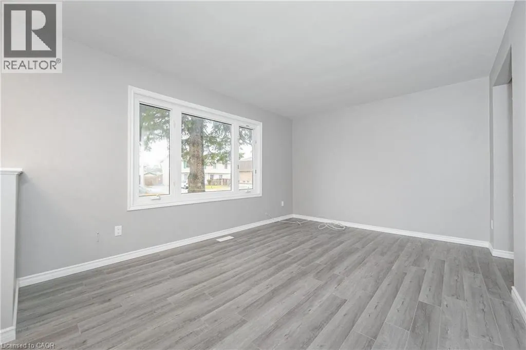 111 CHALMERS Street S