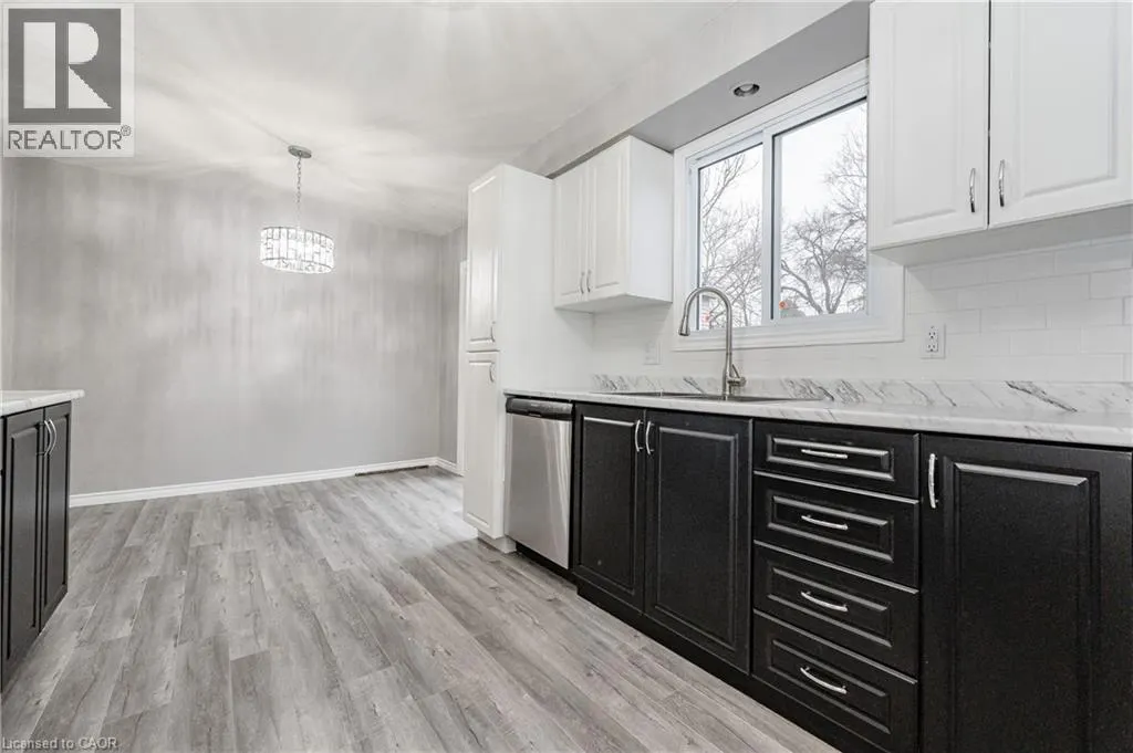 111 CHALMERS Street S