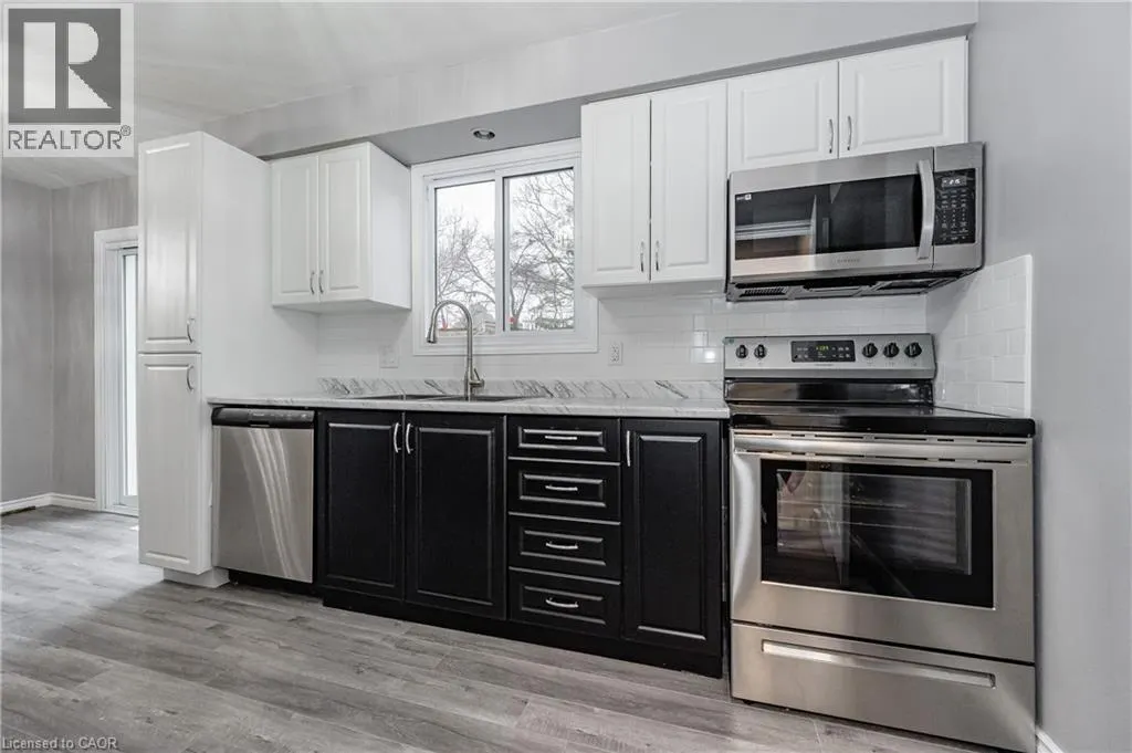 111 CHALMERS Street S