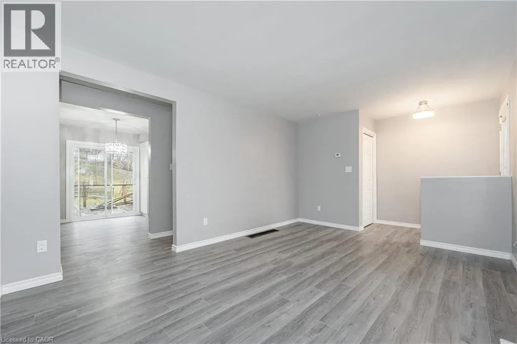 111 CHALMERS Street S